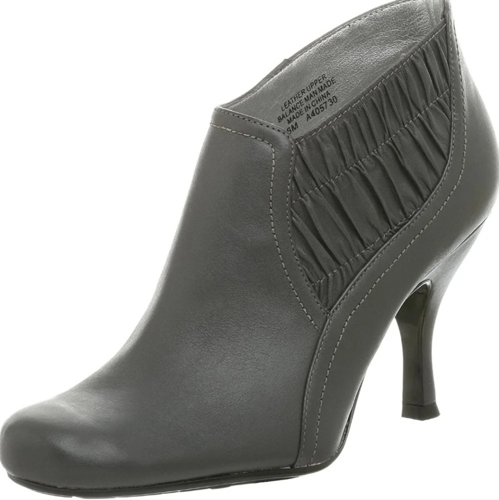 Kenneth Cole Grey Leather‎ Heeled Booties Size 9.5 Like New